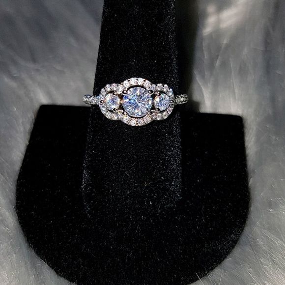 925 Sterling Silver 3 Stone Ring, US 8 - Picture 1 of 2